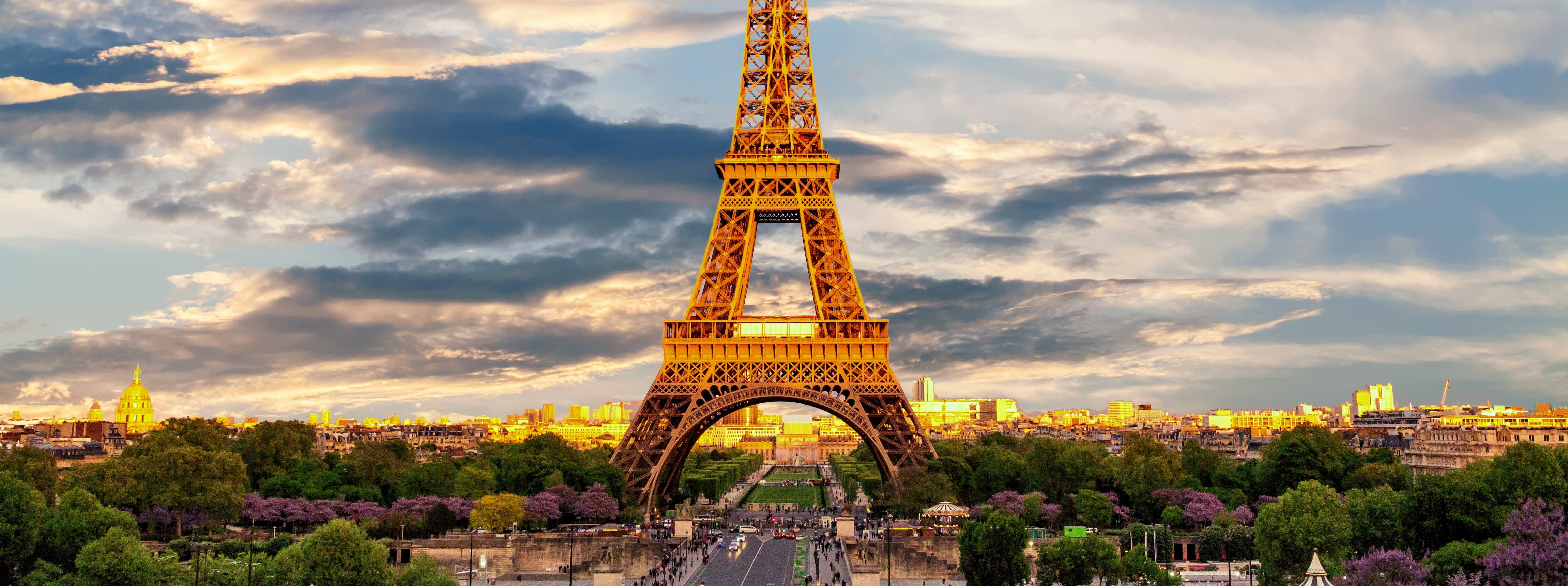 Equipo de Viajes en Oferta en oficina